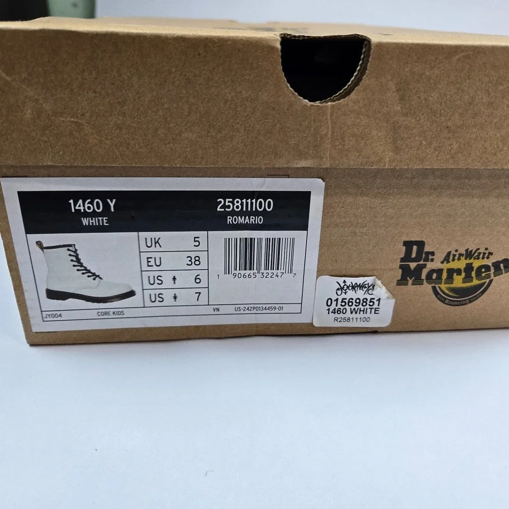Dr. Martens Youth 1460 Y Lace White Boots‎ Girl 7 Boys 6 Womens 9 New with Box